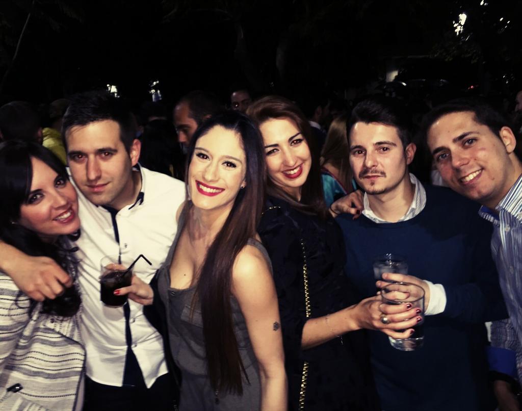 IrinaElias's tweet photo. Noche del abuelo!! @MakaTole @Berrio5 @MaariaCarreras http://t.co/qZDAaOxxW6