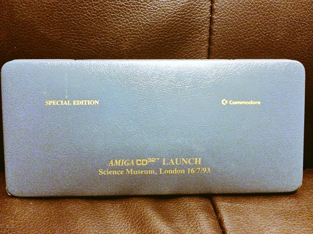 Retr0m0rt tweet media