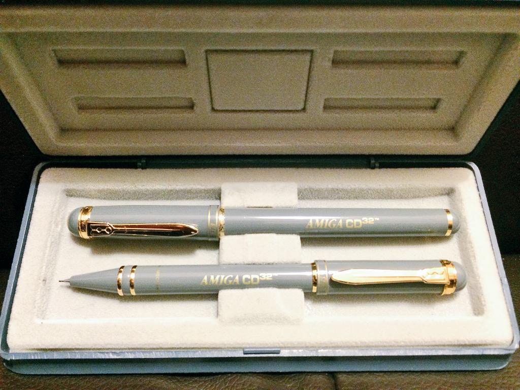 Retr0m0rt tweet media