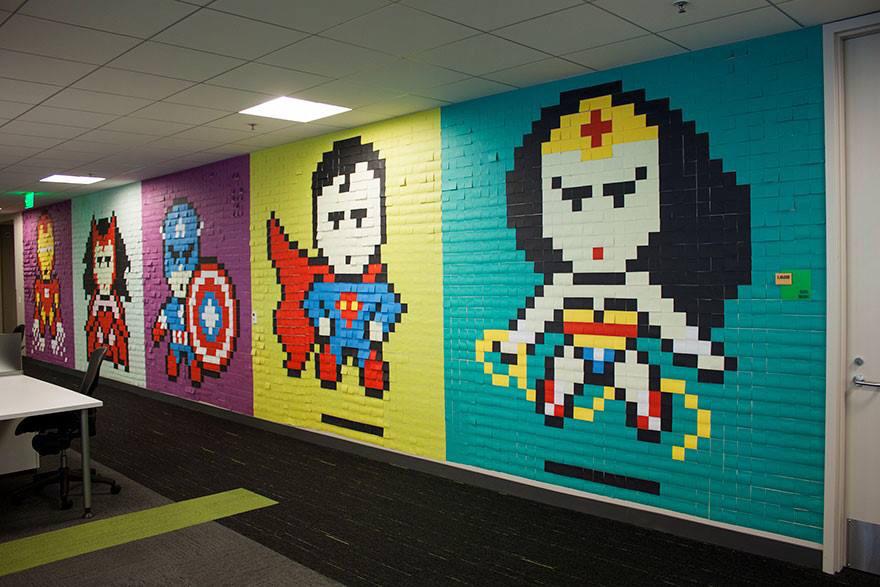 Buenapublicidad's tweet photo. Una agencia da un toque divertido a sus oficinas creando superhéroes pixelados con 8.024 post-it. #Mola http://t.co/5sSoPqSGcz