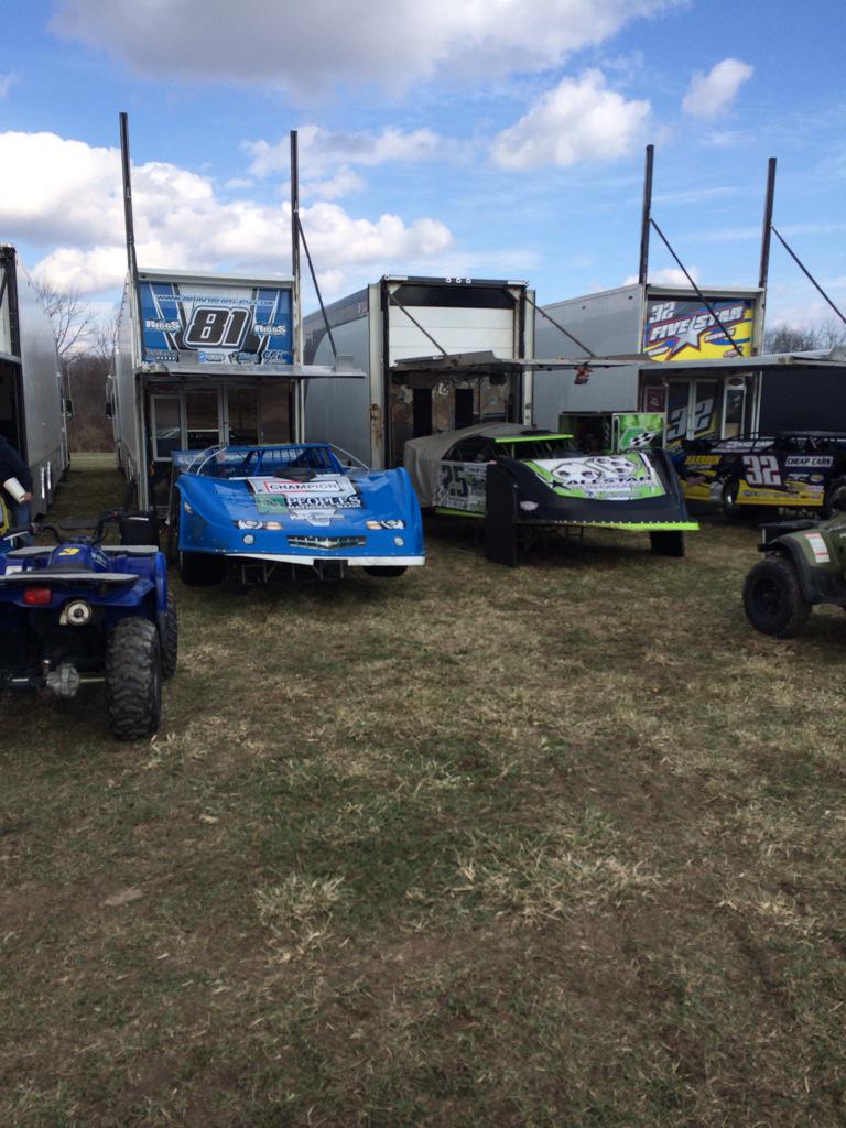 Kenny_Wallace's tweet photo. More BIG boyZ here @LaSalleSpeedway for 15 Thousand TO WIN🏁 #Feger #Shirley #Landers http://t.co/GF8xAkRoK0