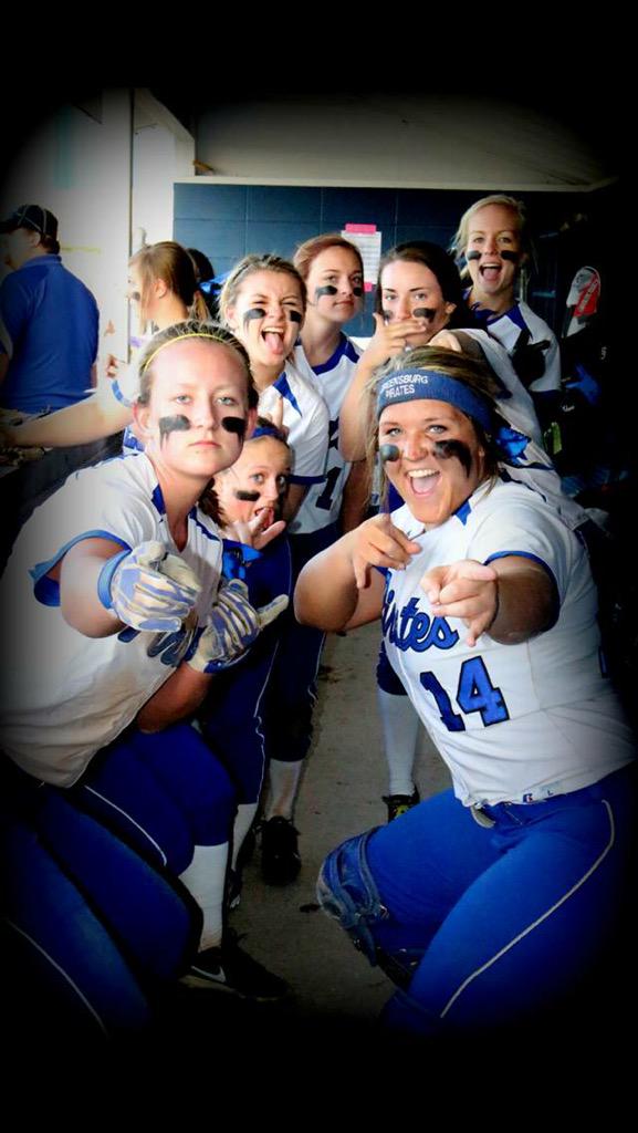 keeekeeeeeeee's tweet photo. Our softball team is fun⚾️💙 http://t.co/YvtarwAgoR