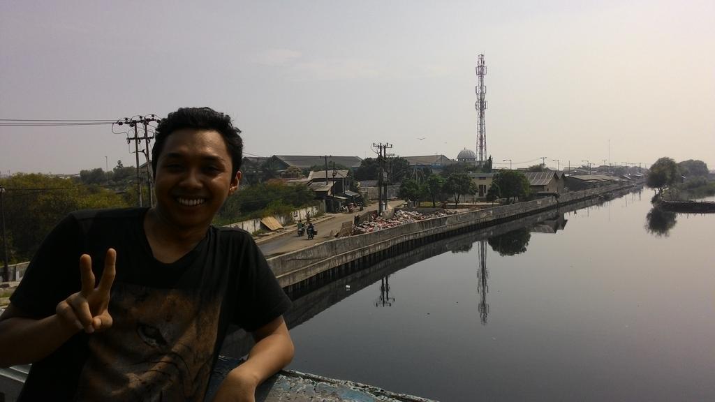 Fenomana yang ada sampah pun menumpuk di sembarang tempat ..