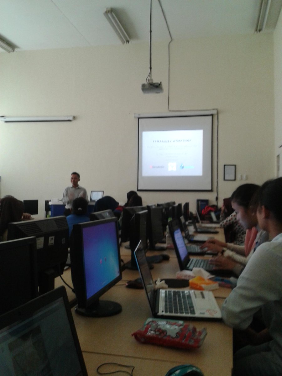 Selamat pagi!
Acara @femaledev sedang berlangsung sekarang di fakultas ilmu komputer :)