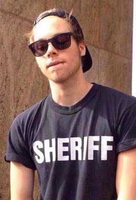 breadsmiling's tweet image. this is why Im a luke girl lmao