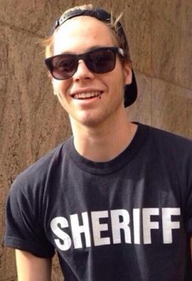 breadsmiling's tweet image. this is why Im a luke girl lmao