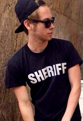 breadsmiling's tweet image. this is why Im a luke girl lmao