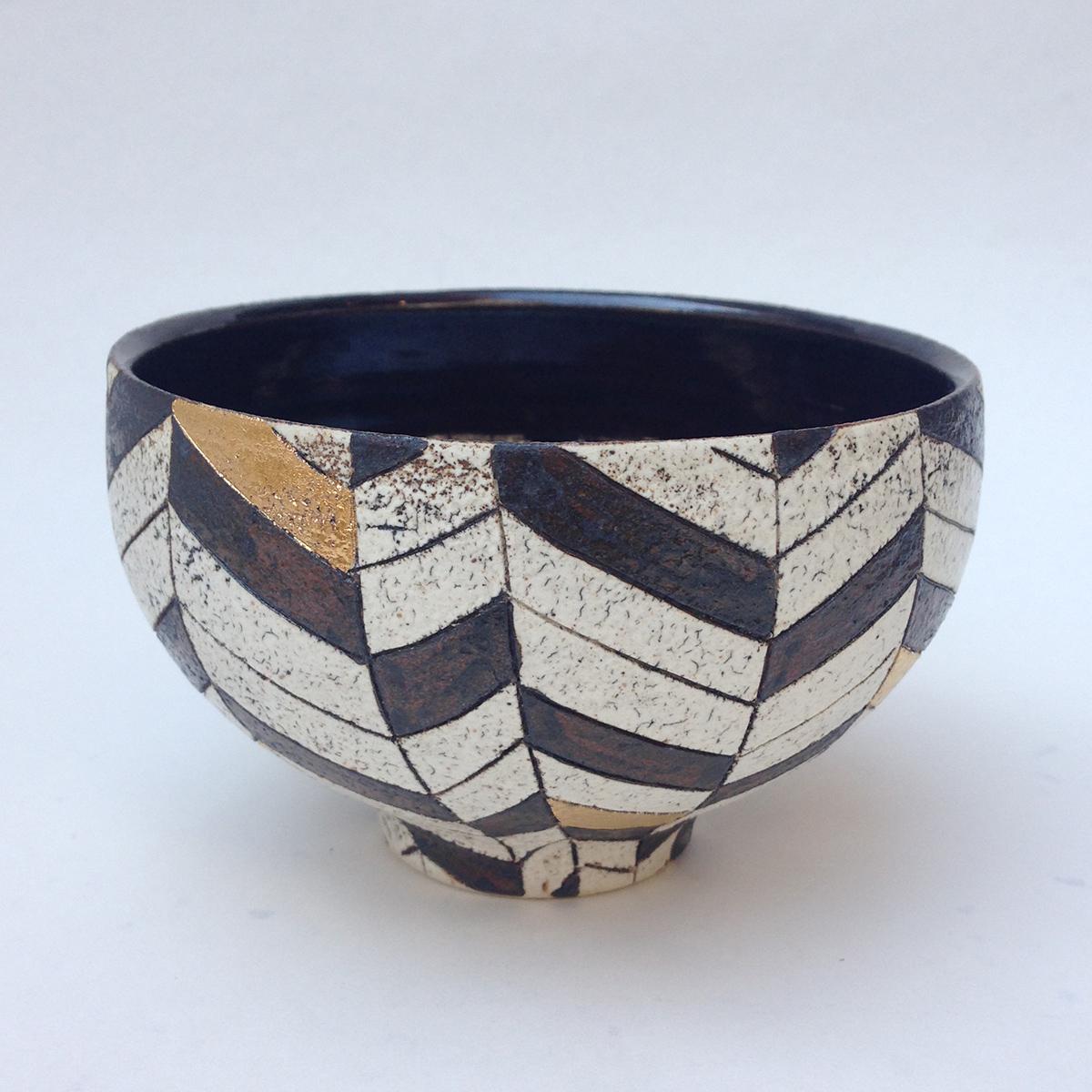 伊藤千穂 金彩抹茶碗(矢紋) 10,800 円(税込) 洗練された金彩の抹茶碗