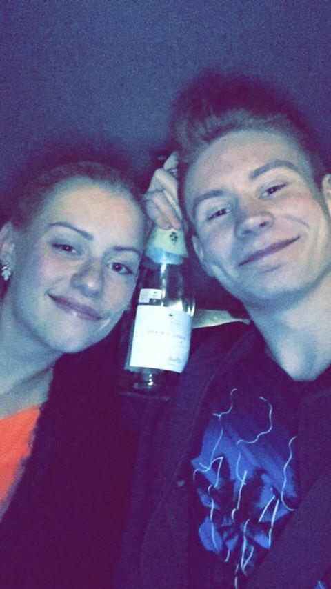 Hugrunpala's tweet photo. Stórt kvöld fyrir hann besta vin minn í kvöld #mætaísig #finally #proudofyou #sólinsestogstendursvoupp http://t.co/Uk92SBaGjz