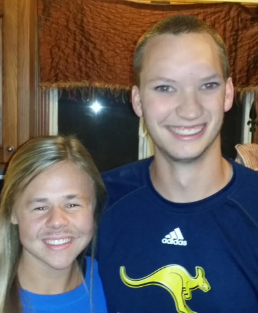 VeracityTroy's tweet photo. Chillin with @cmoneystewart and @alysonstewart18 #ChicksWithFacialHairRock http://t.co/uvtwNzXDn9