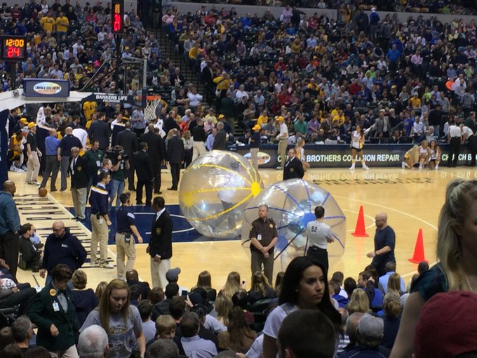 Absolutely love the big balls! :) #ballin http://t.co/eAZmhLeBaY<a href="/tag/ballin"class="tags">#ballin</a>