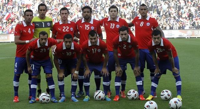 biobio's tweet photo. Cuatro grandes marcas deportivas se pelean por vestir a La Roja http://t.co/hBMDDWri6W http://t.co/TCdhfz653r