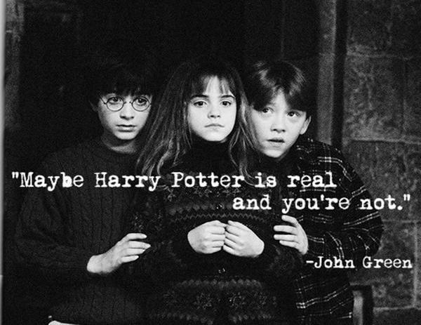 Hogwartssite's tweet photo. Probablemente, Harry Potter sea real y el que no existe eres tú. 
—John Green. http://t.co/IjMVNkEANS