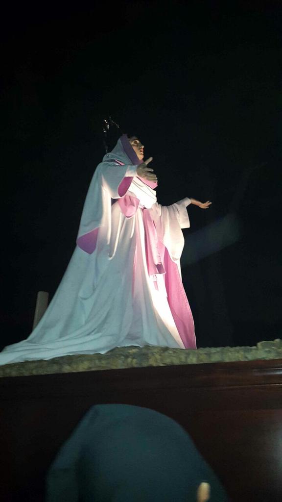 Sigue la procesión de Nuestra Señora del Rosario. #ssisla2015 #CofradeAPP15