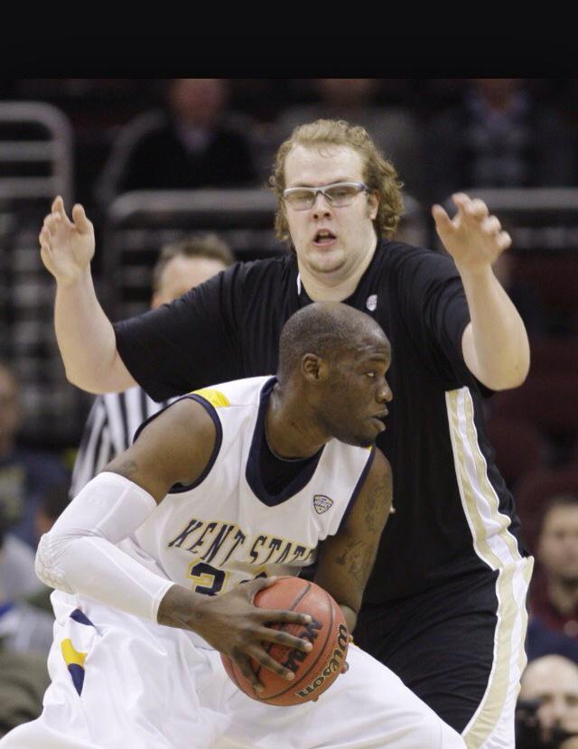 4cupsCook's tweet photo. Hoppers taking up basketball? http://t.co/f3gLUkCCC1