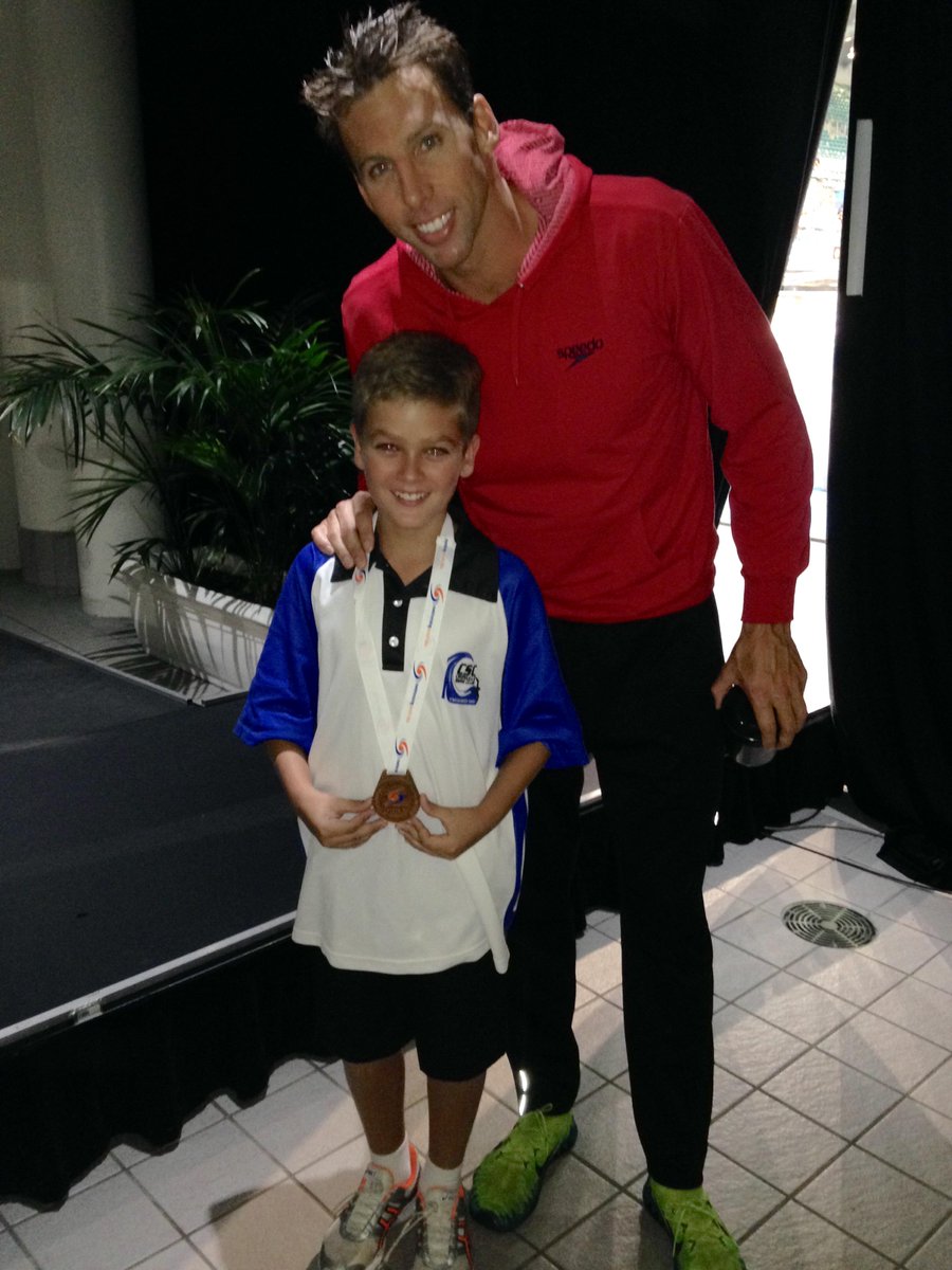 DolphinsAUS's tweet photo. @Grant_Hackett surprised one lucky medal presenter &amp; gave him his medal last night! #ourteam #AusChamps15 http://t.co/pBAsM4YNqI