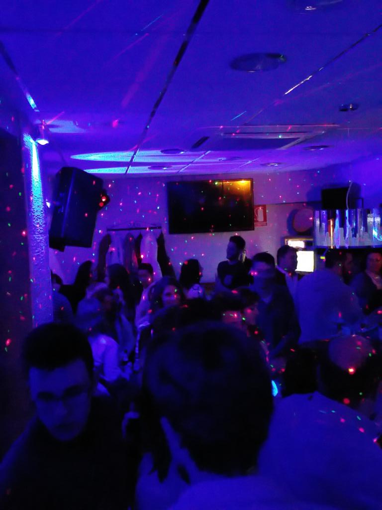 Comenzamos la noche con <a href="/ErnestoNavarro0/">Dj Ernesto Navarro</a>