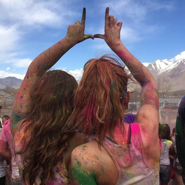 UofU_Views's tweet photo. #FlashTheUFriday from the Festival of Color! Thanks to @baileyjai2 for reppin’ the U! #GoUtes #UofU #universityofut… http://t.co/qIUT9kQc4Y