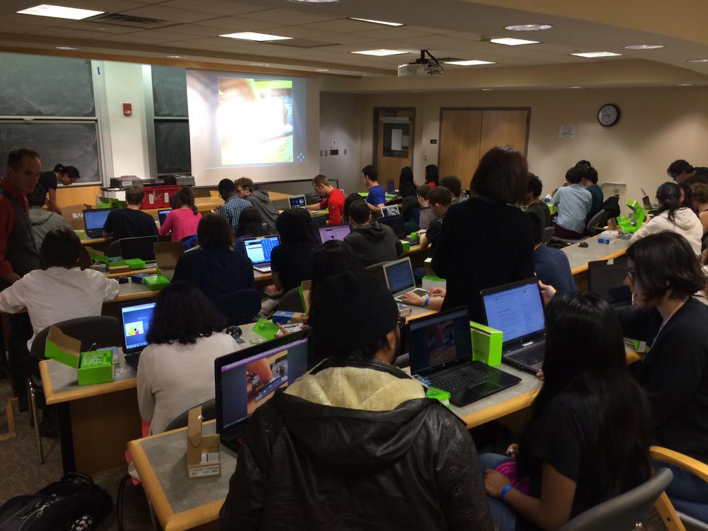 rexstjohn's tweet image. Completely full @intel #edison workshop @MLHacks @HackHolyoke! #Makesoftware