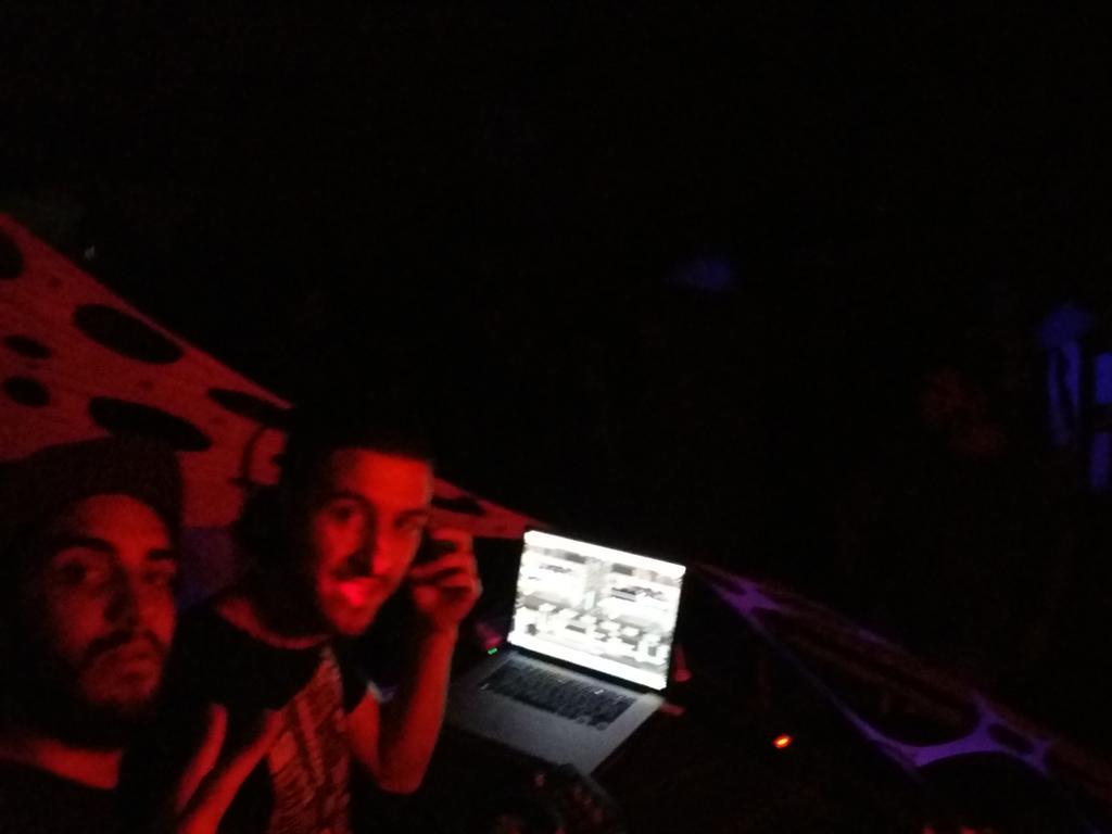 basslinexpress's tweet photo. Se lía con @AntonioHelium 2B2 @AndMassacre http://t.co/CdvpcFLxAA