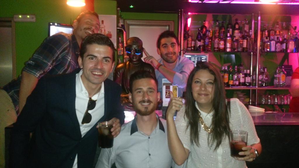 tomi_5_'s tweet photo. #SelfieBuda en @DalaiNew_Bailen con @mhs00002 @josecLC @frannistelrooy http://t.co/KaEZHiOr9j