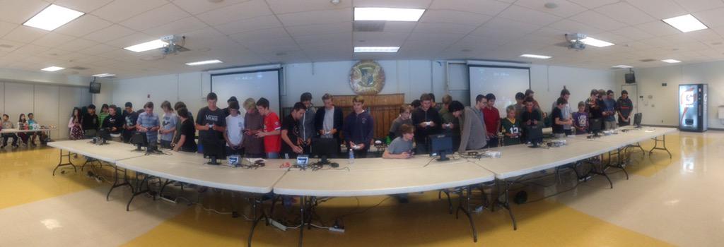 MatthewWhitmor5's tweet photo. Super Smash Bros tournament at Edison High. So much fun! http://t.co/DiQmq9u76w