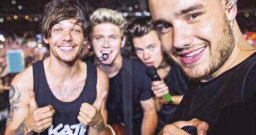 Tpwksofxx's tweet photo. we are loosing to fifth harmony
cmon guys RTRTRT 
- sof 

#OneDirection #TheyreTheOne @radiodisney http://t.co/3DL2vCBQIz