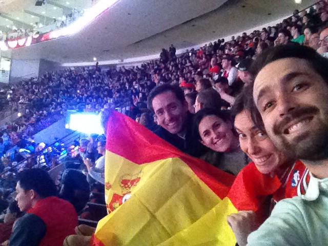 rocio_bachiller's tweet photo. #cheeronchicago lets go bulls!! Lets go spanish bulls!!! http://t.co/M2sVIa5Dhi