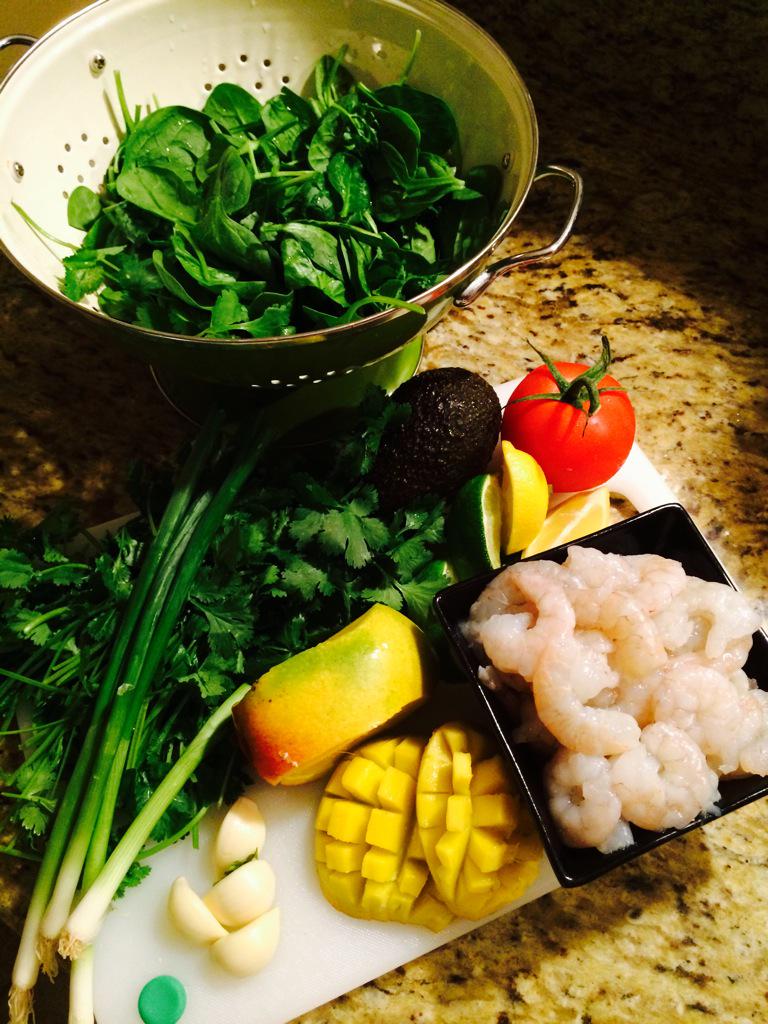 Victoriaizlove's tweet photo. #GoodFriday #VictoriasKitchen #Foodie  #EatClean #ShrimpParty #MangoMarinade #Cilantro #Risotto #EatWell  #LoveWell http://t.co/t5QOwRS06B