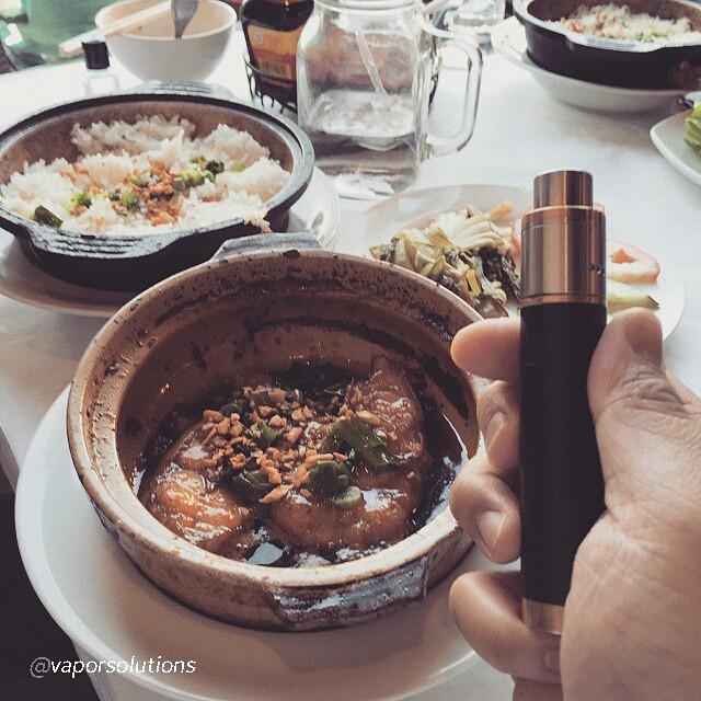 SUBOHMETRY's tweet photo. Yum! By @vaporsolutions “Claypot rice with caramelized catfish! 😤💣.com #vape #vapeon #vapegear #vapelyfe #vapestagr… http://t.co/KZB1pnElIF