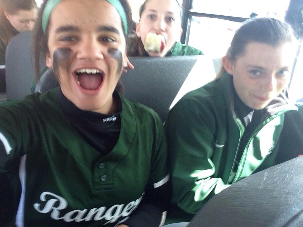 RissJustina24's tweet photo. I already miss softball with these Dweebs😩💚⚾️ @hgavle98 #butilikespringbreak #backsidestrong #IMissThis #backside http://t.co/7c7sftDHsW