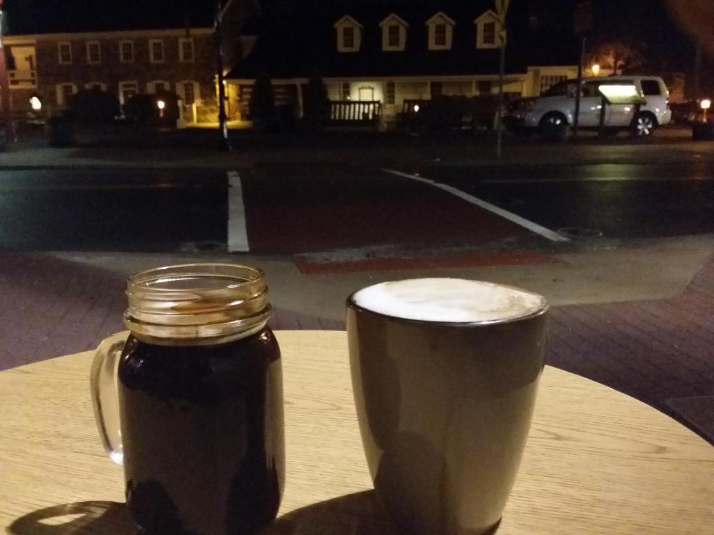 RaggedEdgeRC's tweet photo. Great view of @DobbinHousePA after a long day of roasting. Steinwehr Ave is quiet on this foggy evening. http://t.co/8Elzaet4nY