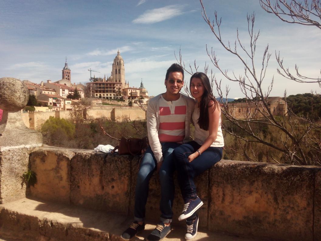 LMC_95's tweet photo. ¡Qué buen día recorriendo Segovia! 😄  💖 💏 http://t.co/JKcFzaTGbS