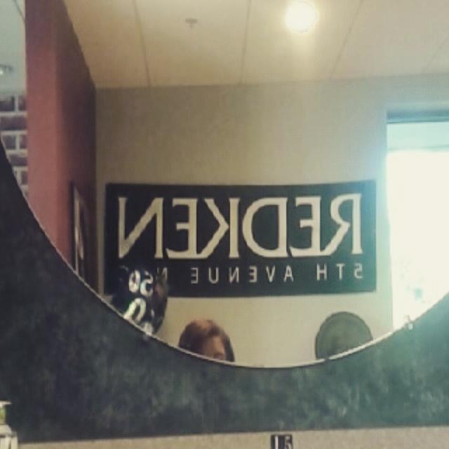 keraann13's tweet photo. #shortgirlproblems #salonlife #icantevenseeinthemirror http://t.co/T4nocz3GjS