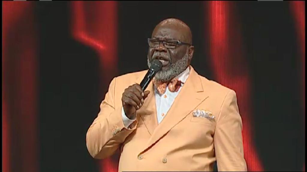 BishopJakesBr's tweet photo. O sangue chega até a montanha mais alta e flui para o vale mais baixo! @BishopJakes #tphonline #PromiseRevealed  http://t.co/KODoYL0L2x