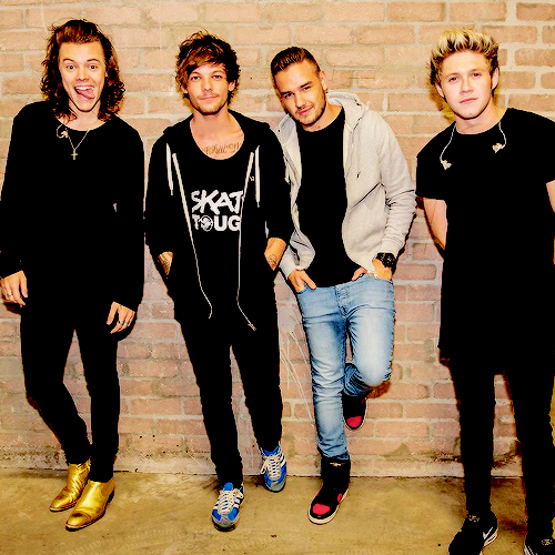 AdoreMyLouis's tweet photo. now there are only four of them
and you know what?

IM PROUD http://t.co/1rKMXDJZqs