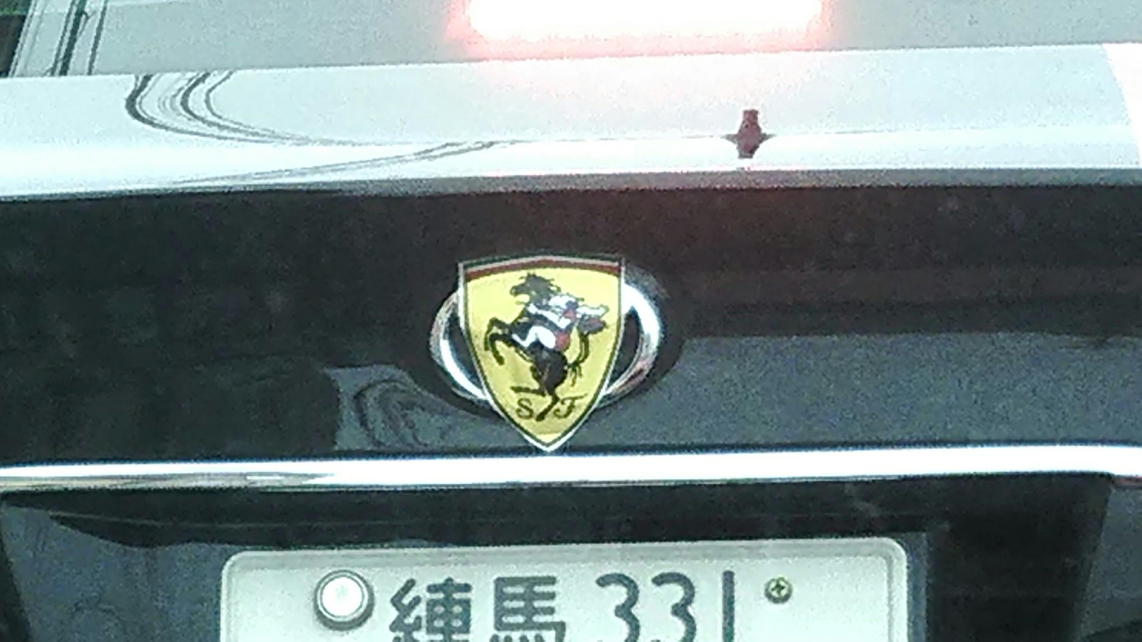 Twitter पर 愛の戦士 前の車がトヨタ車なのに 上からフェラーリっぽいエンブレム貼ってて笑うww Http T Co Hlc60meupc Twitter