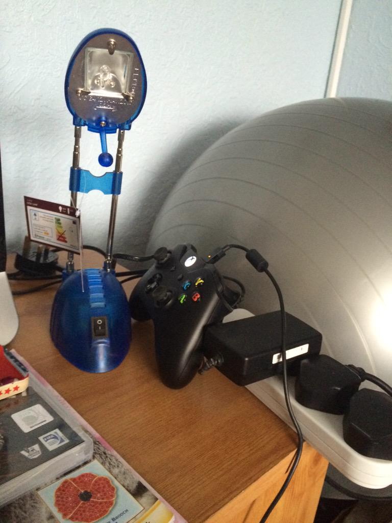 edge_jordan's tweet image. @RVickers1994 I GOT IT CHARGING! Has to sit up otherwise charger won't work! #IDidIt #SuperEdge