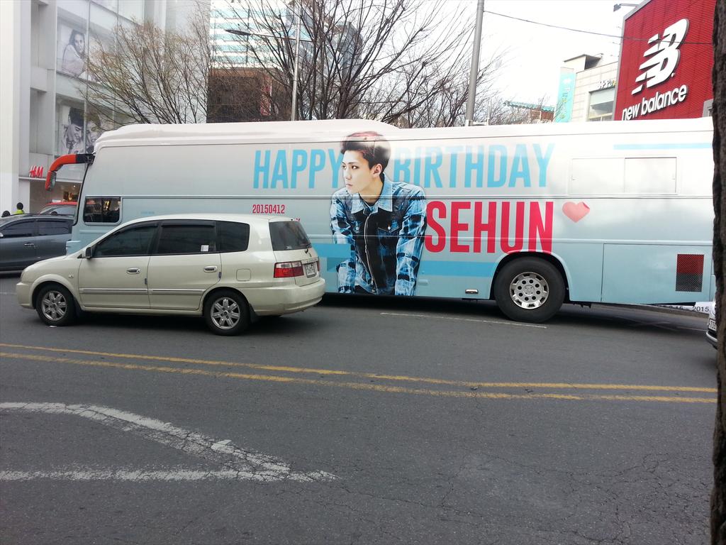 yangdoyangdo55's tweet photo. @sehun_union 홍대 지나가다가 봤어여ㅠㅠㅠ흐어엉엉 데후나 생일축하해ㅠㅠㅠㅠㅠㅠ http://t.co/BsKLv736Cy