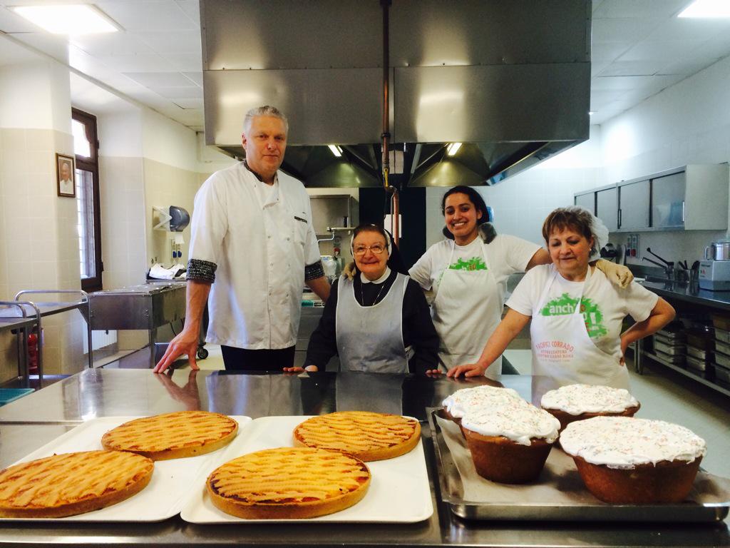 ilSerafico's tweet photo. Le #tortepasquali umbre e le pastiere di Suor Crocifissa per i ragazzi del #Serafico di #Assisi. 
#Pasqua2015 http://t.co/tBSgS7V7h9