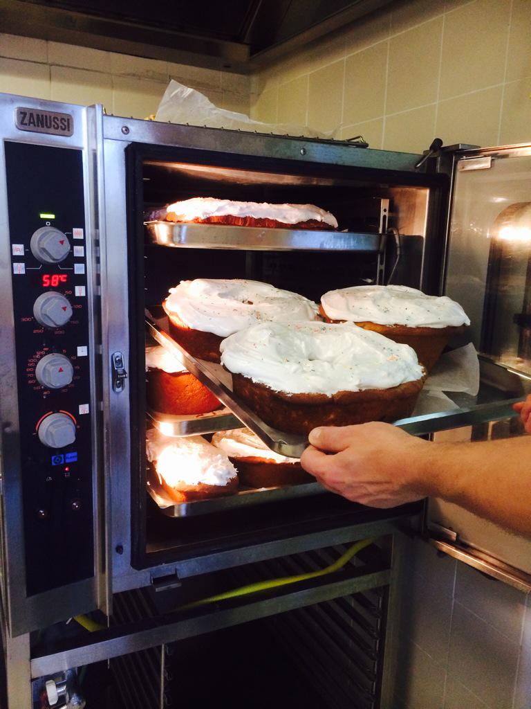 ilSerafico's tweet photo. Le #tortepasquali umbre e le pastiere di Suor Crocifissa per i ragazzi del #Serafico di #Assisi. 
#Pasqua2015 http://t.co/tBSgS7V7h9