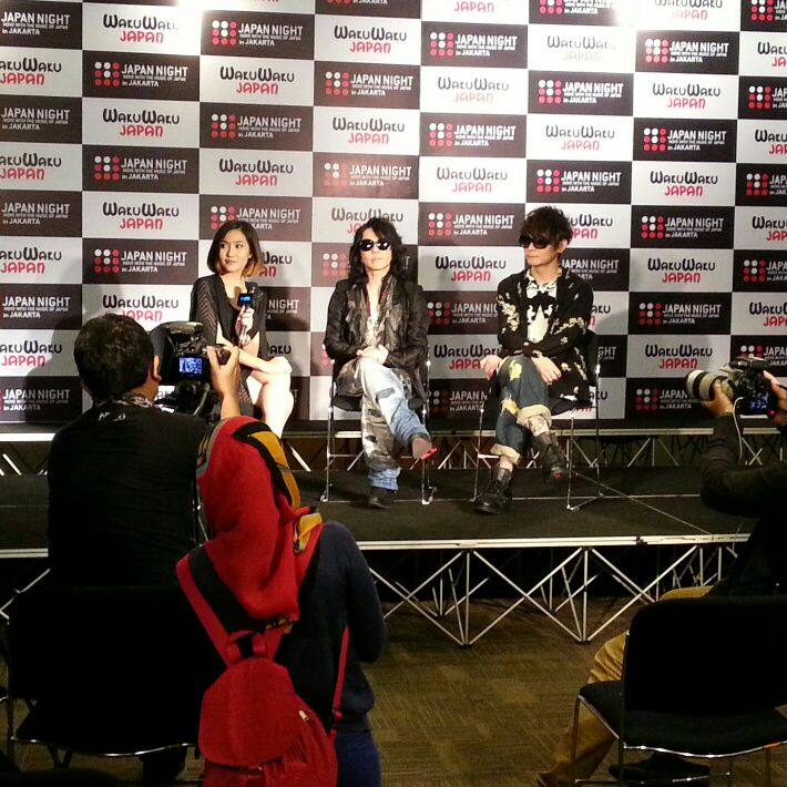 umusicindonesia's tweet photo. VAMPS sedang diinterview sama @netmediatama, tunggu tayangannya yah! @VAMPS_INA http://t.co/sKN38xheTS