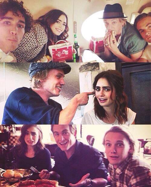 xtinamyl0ve's tweet photo. NO PUEDEN CAMBIARLOS NO NO NO #RobertForSimon #LilyForClary  #JemimaForIsabelle #JamieForJace http://t.co/qddmqR37MY