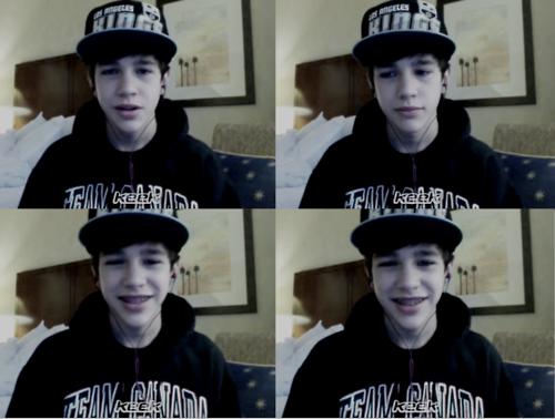 485_270's tweet photo. "@mahowalker: #HappyBirthdayAustinMahoneFromBrazil http://t.co/0QjUCRBWBj"