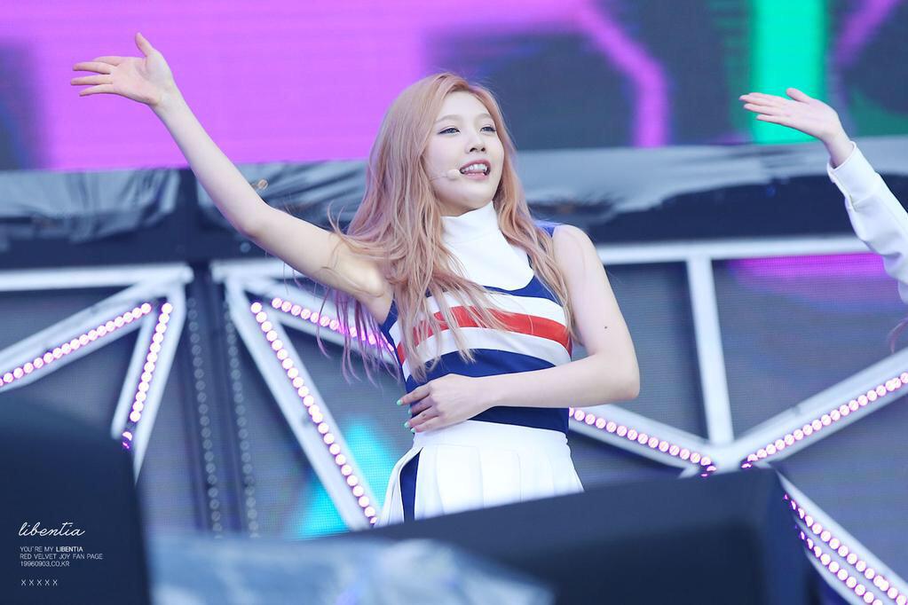 5REDVELVET's tweet photo. [HQ] 150403 #레드벨벳 at SMTOWN Tawian

JOY http://t.co/CpUp4XPbCI
