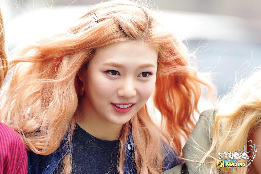 5REDVELVET's tweet photo. [HQ] 150403 #레드벨벳 Red Velvet Wendy at MBC Radio Kim Shinyoung's Hope song 

JOY http://t.co/tBrRcIiBdt