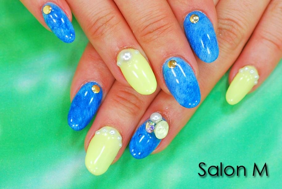 Salon M 千葉 四街道 ネイル まつエク 脱毛 サロン デニムネイル 人気のデニムネイル とトレンドのレモンイエローを合わせた今年らしいオシャレネイル パールやvカットストーンとの相性もgood 流行りのネイルは是非 千葉ネイルサロンsalonmで