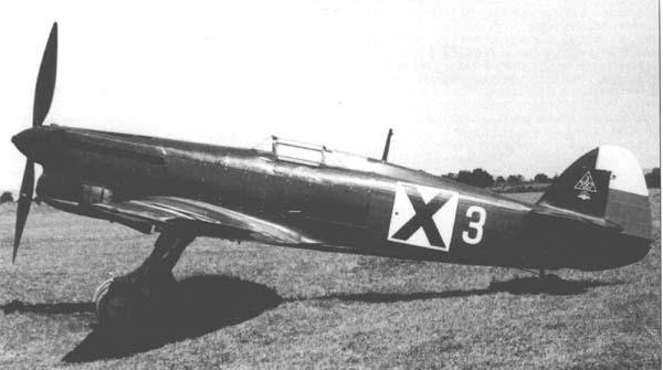 WW2aircraftbot's tweet photo. アヴィア B-135
チェコスロバキアが大戦直前に試作した、B-35戦闘機の改良型。ブルガリア空軍が興味を持ち契約、生産された12機が納入されています。領空侵犯機の迎撃に上がり、B-24 1機の戦果を挙げたと言われています。 https://t.co/it16ppzdcW