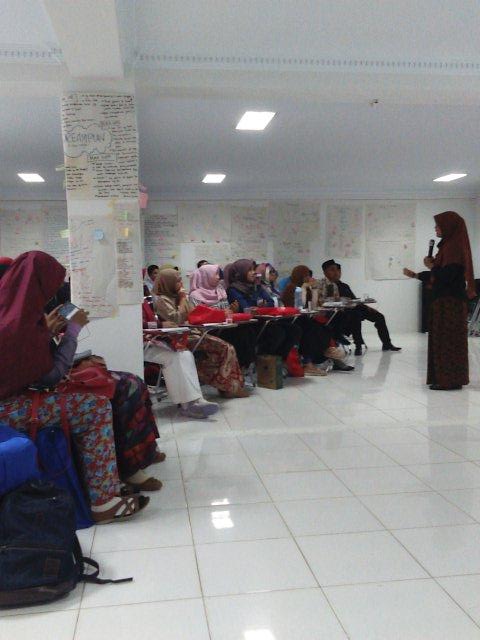 DreamMaker_ID's tweet photo. Sesi @JalanPemimpin with Triana Rahmawati #DM15 http://t.co/mgLcz7iVpF
