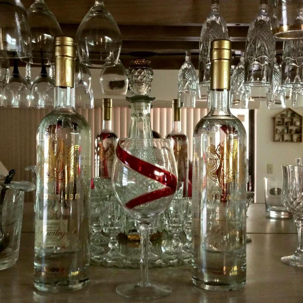 MedallionVodka's tweet photo. @elzol1067fm @ZMarioAlejandro @dj http://t.co/siKnyTHgnz